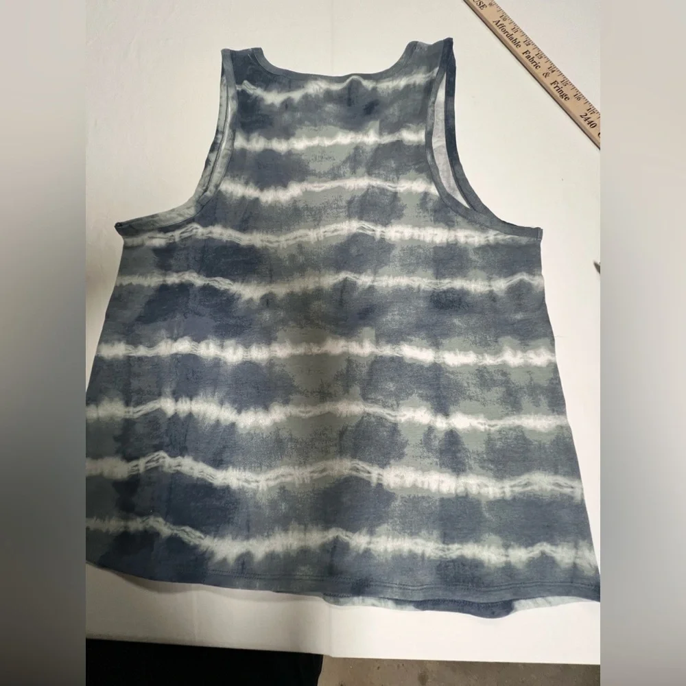 LUCKY BRAND BLUE TIE-DYE TANK TOP.  SIZE XXL - PRETTY MEDIUM SHADES OF BLUE/GRAY